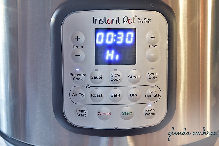 Instant Pot digital screen showing 30 minute pressure cook