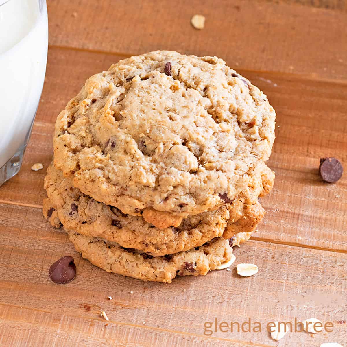 https://glendaembree.com/wp-content/uploads/2021/09/gf-oat-chip-cookies-overhead-front-angle-FEATURE-1.jpg