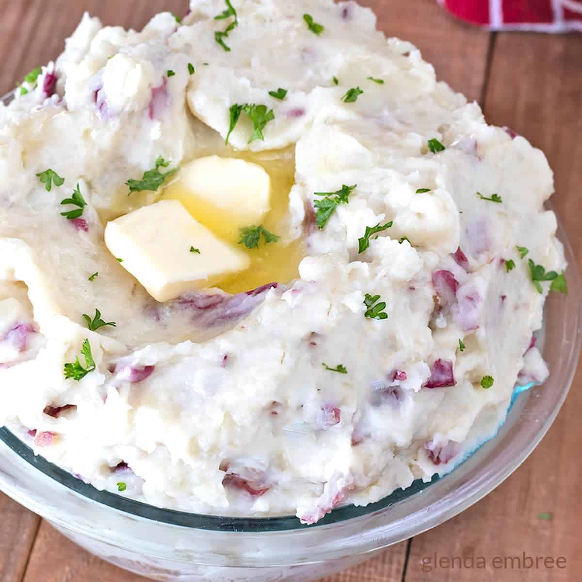 garlic mashed potatoes in serving bowl