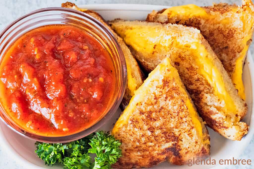 grilled cheese triangles with marinara for dipping