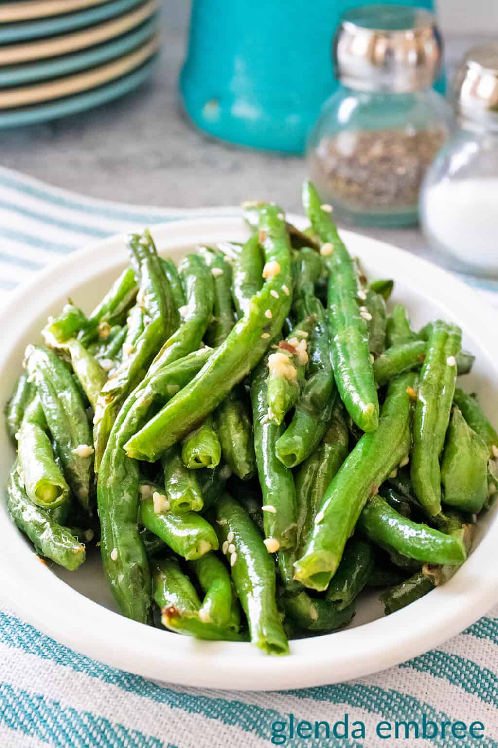 Air Fryer Green Beans with Garlic Butter Sauce - Glenda Embree