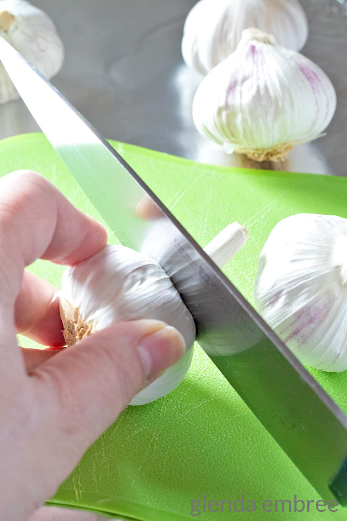 cutting tops off garlic heads