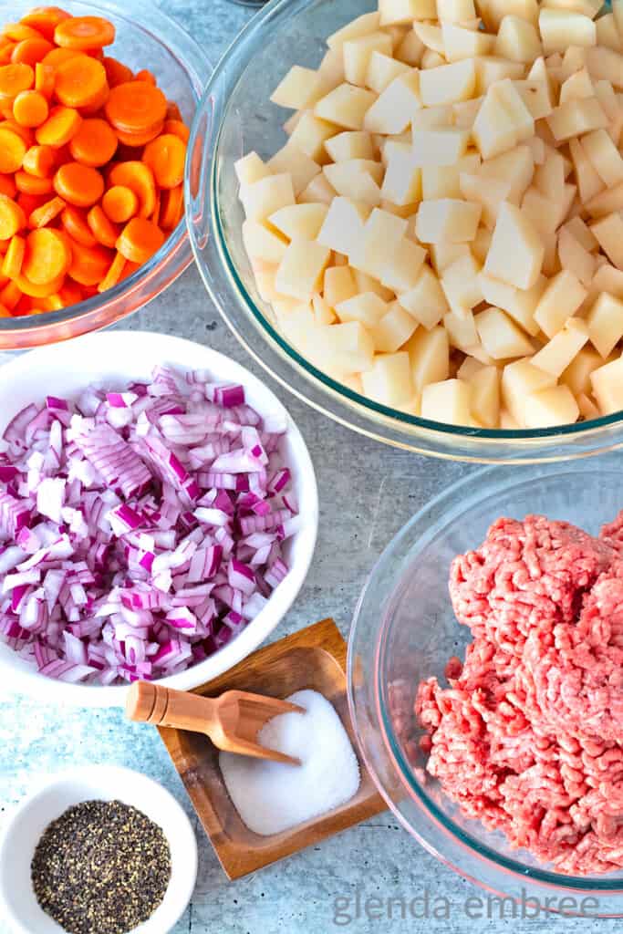 Ground Beef and Potatoes Casserole Ingredients: ground beef, diced potatoes, minced red onion, sliced carrots, salt and pepper