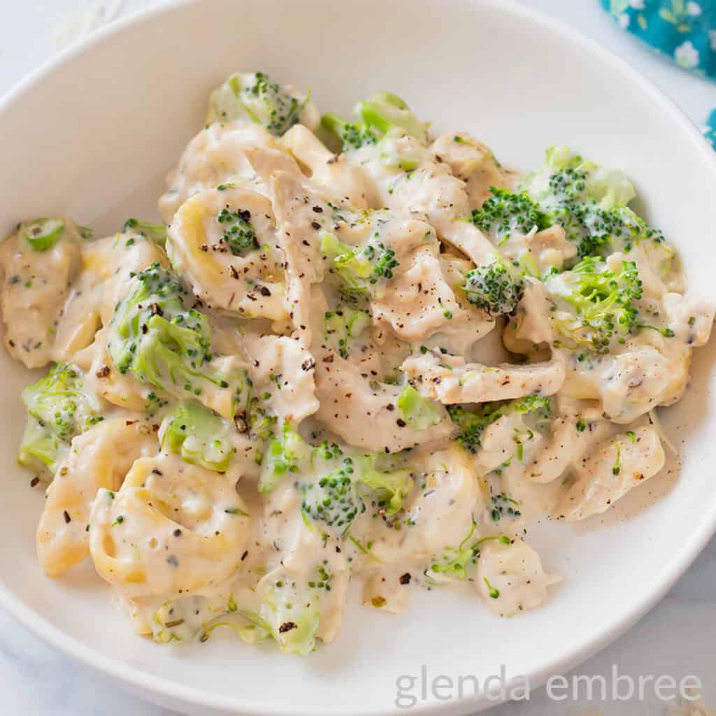 Easy Creamy Chicken Tortellini with Broccoli, One-Pan Easy Recipe